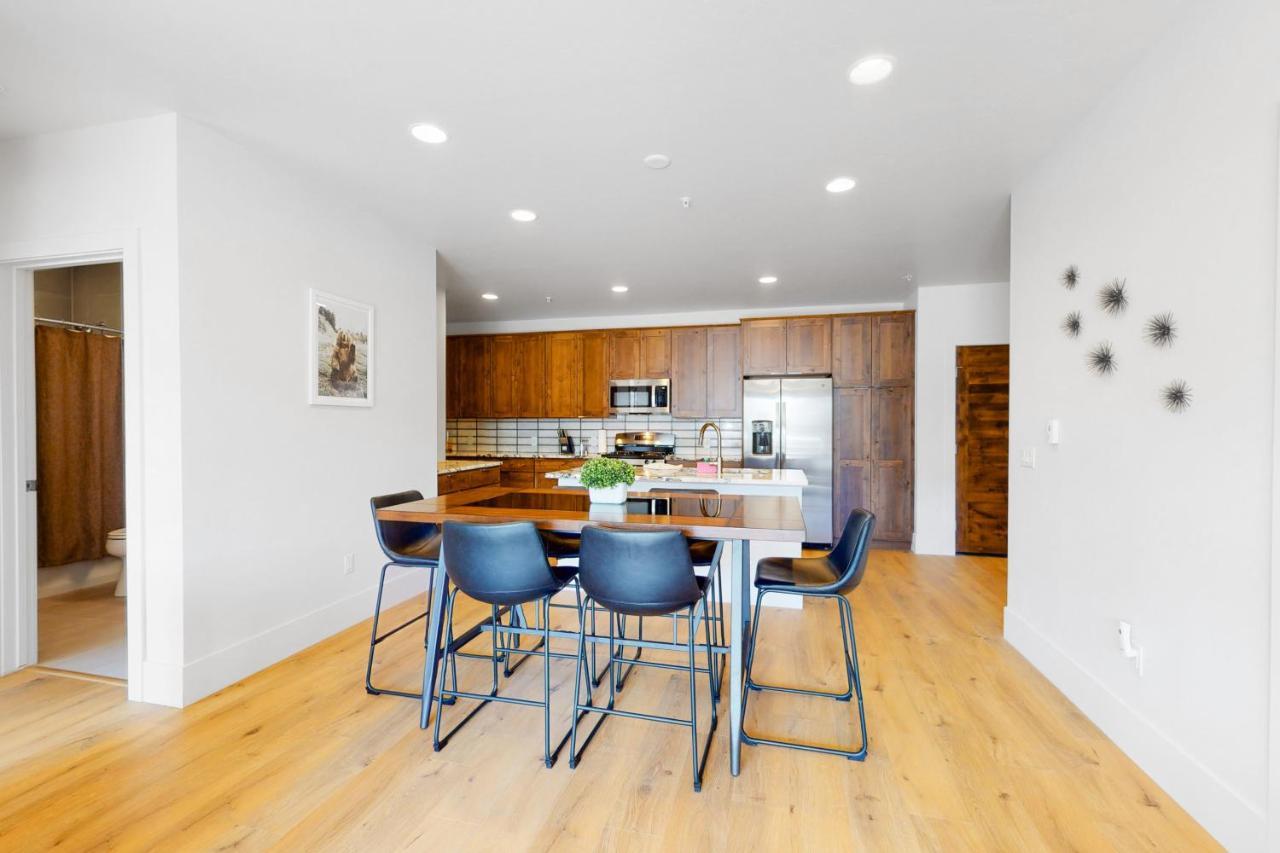 Blue River Flats Condos Силверторн Экстерьер фото