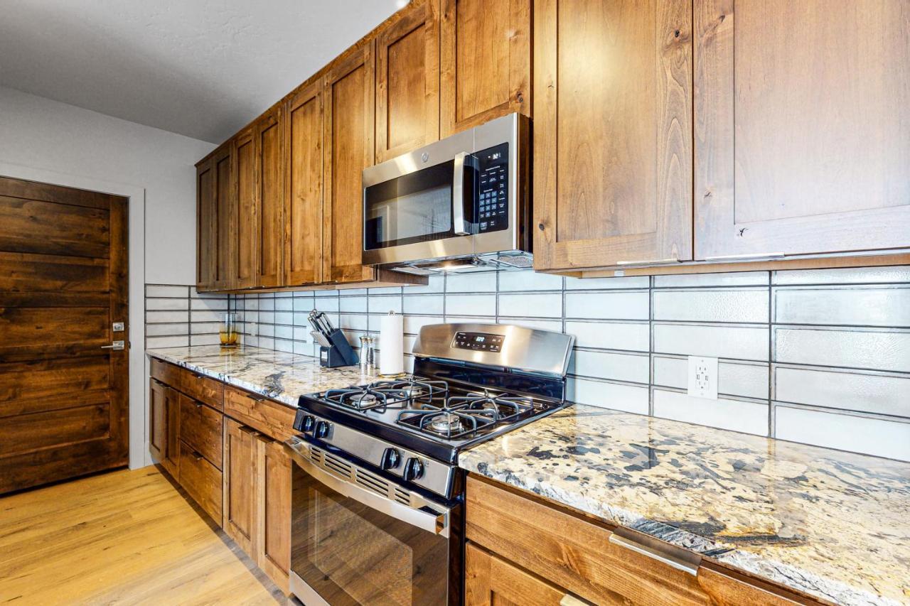 Blue River Flats Condos Силверторн Экстерьер фото