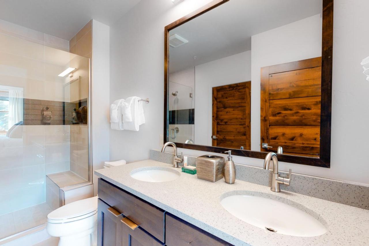 Blue River Flats Condos Силверторн Экстерьер фото