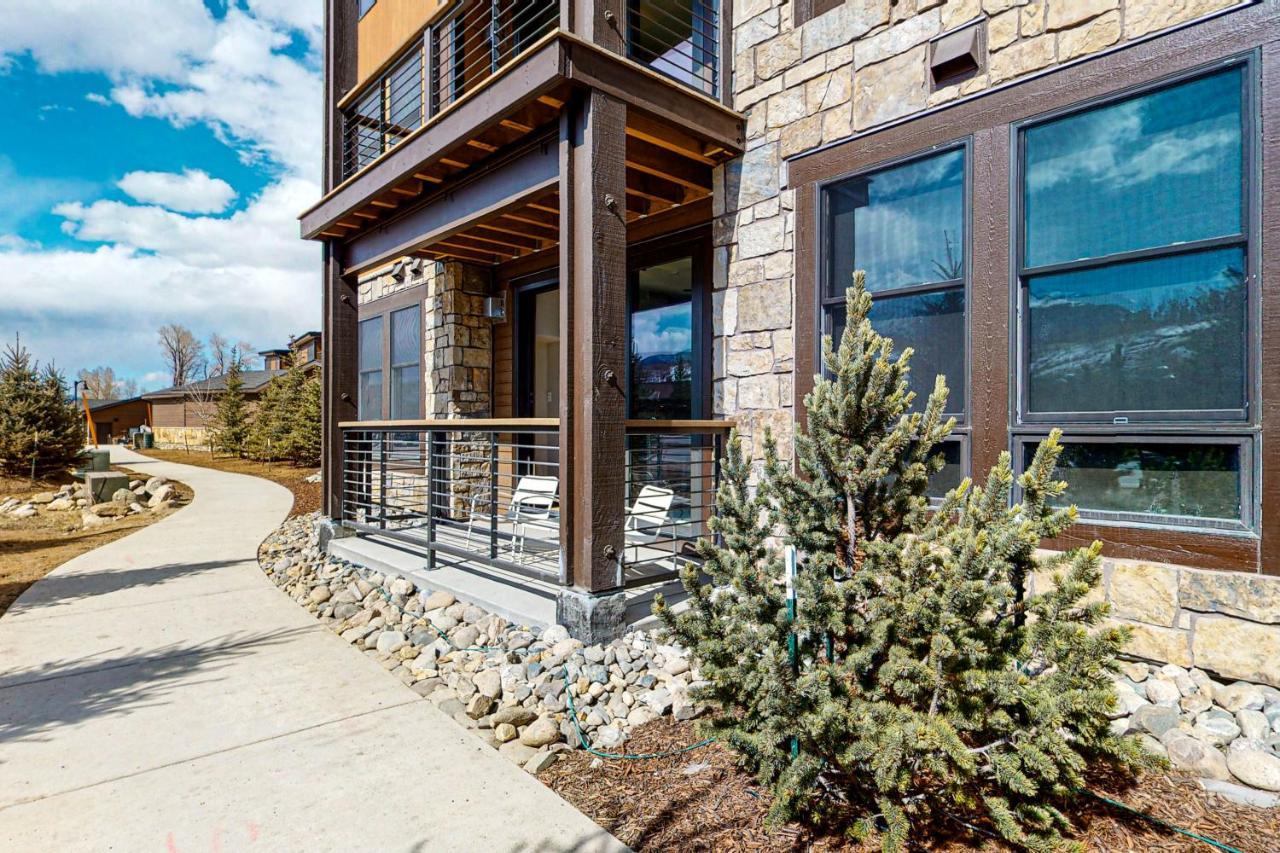 Blue River Flats Condos Силверторн Экстерьер фото