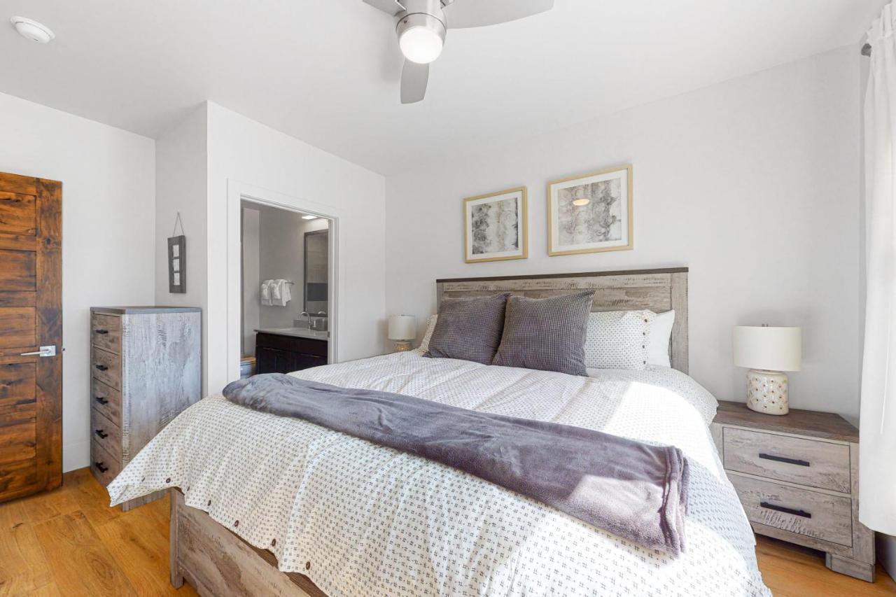 Blue River Flats Condos Силверторн Экстерьер фото