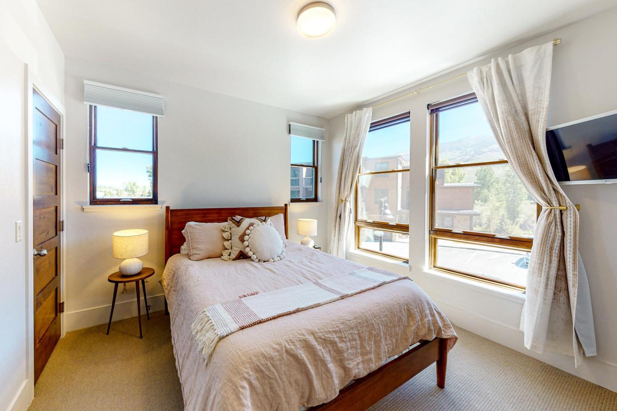 Blue River Flats Condos Силверторн Номер фото