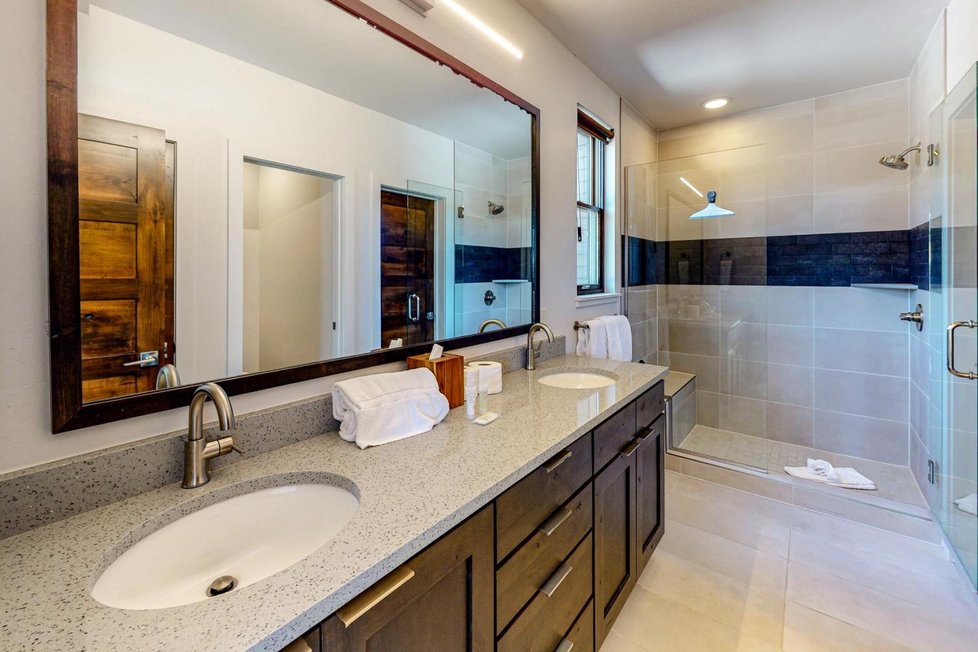 Blue River Flats Condos Силверторн Номер фото
