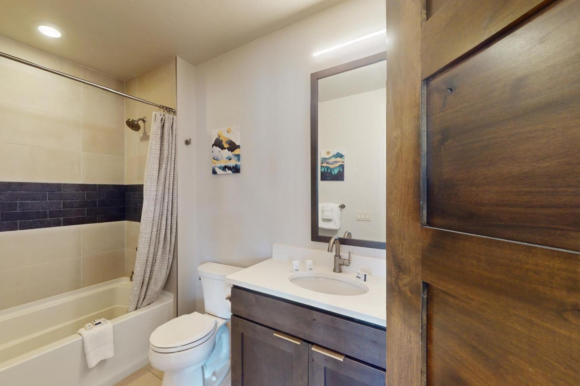 Blue River Flats Condos Силверторн Номер фото