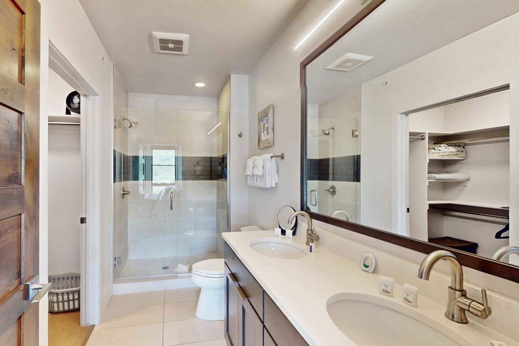 Blue River Flats Condos Силверторн Номер фото