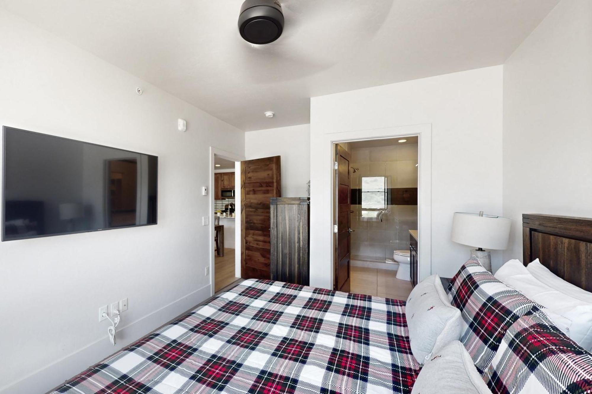 Blue River Flats Condos Силверторн Номер фото